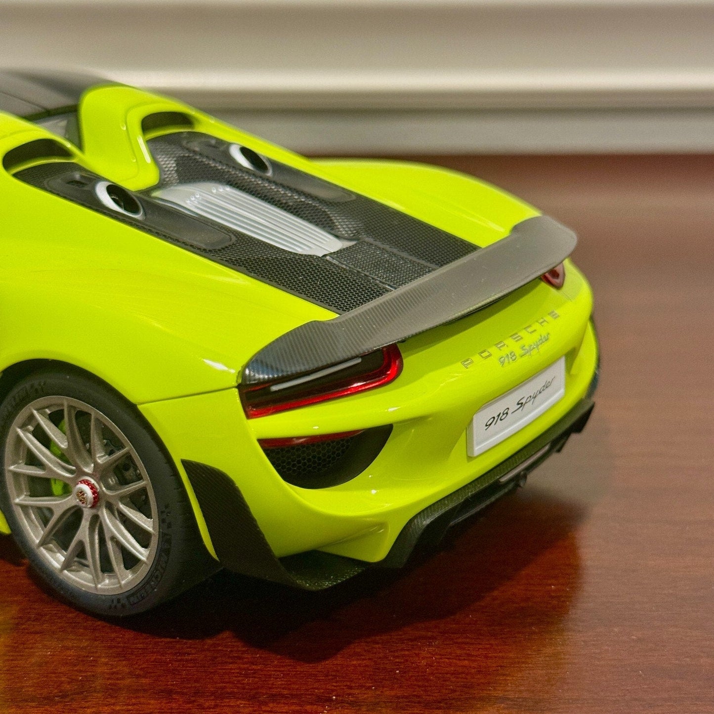 AUTOart Porsche 918 Spyder 'Weissach Package' Acid Green 1/18 Scale Diecast Model Car | In Box - Product Image