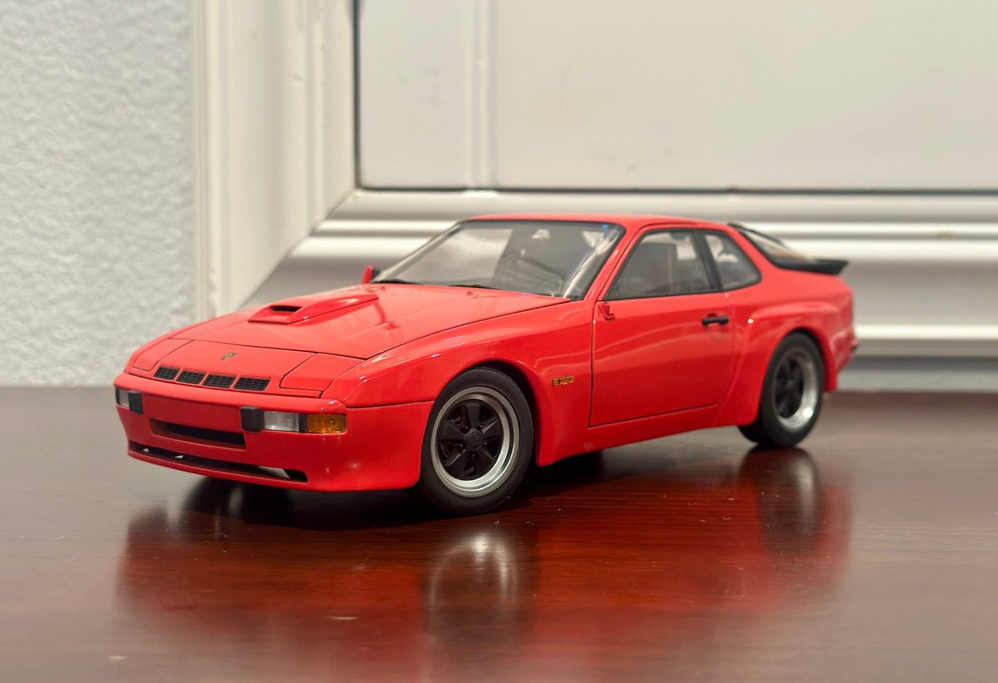 AUTOart Porsche 924 Turbo Guards Red 1/18 Scale Diecast Model Car - Product Image