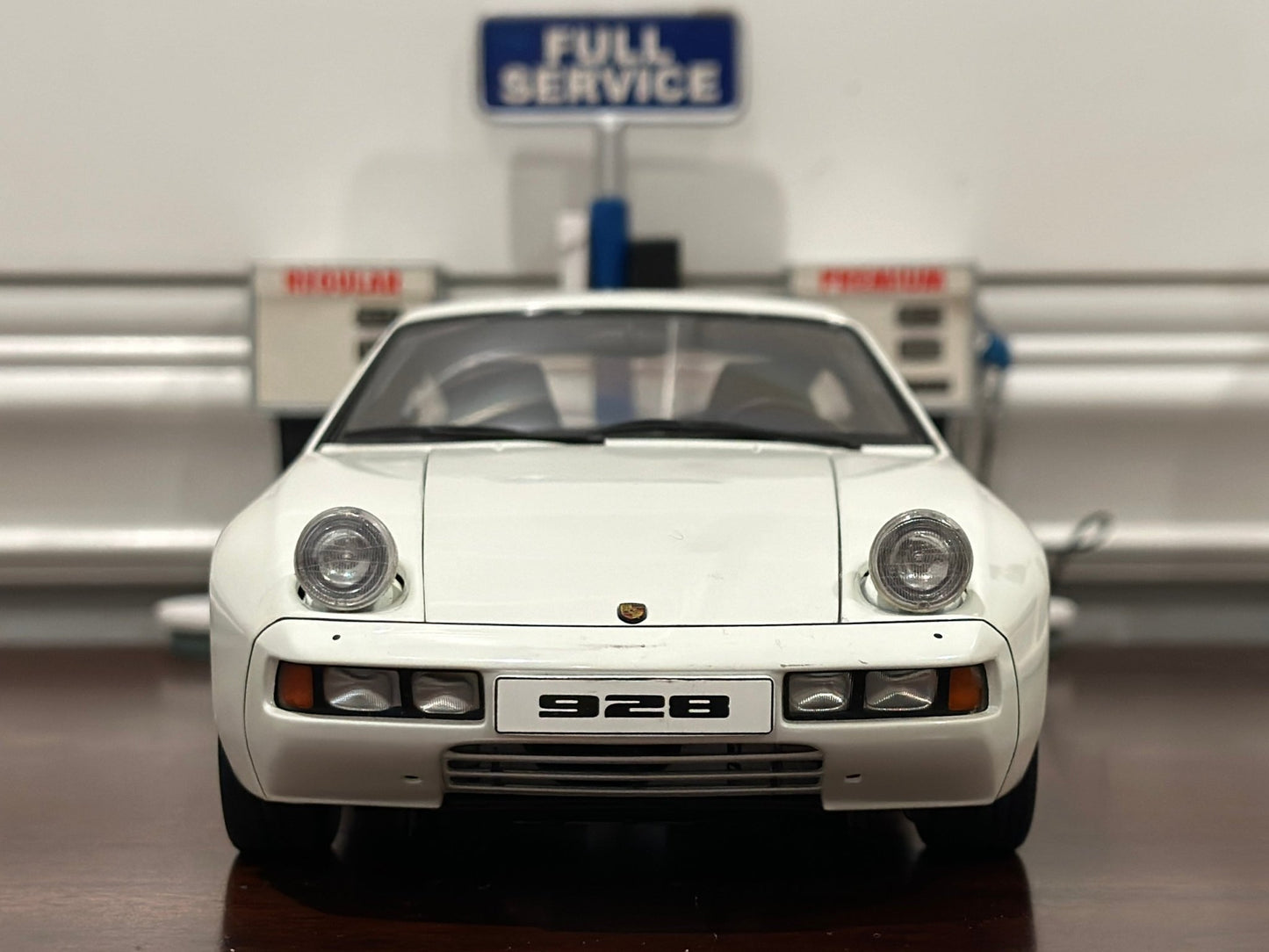 AUTOart Porsche 928 'Pasha Interior' White 1/18 Scale Diecast Model Car | In Box - Product Image
