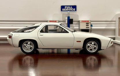 AUTOart Porsche 928 'Pasha Interior' White 1/18 Scale Diecast Model Car | In Box - Product Image