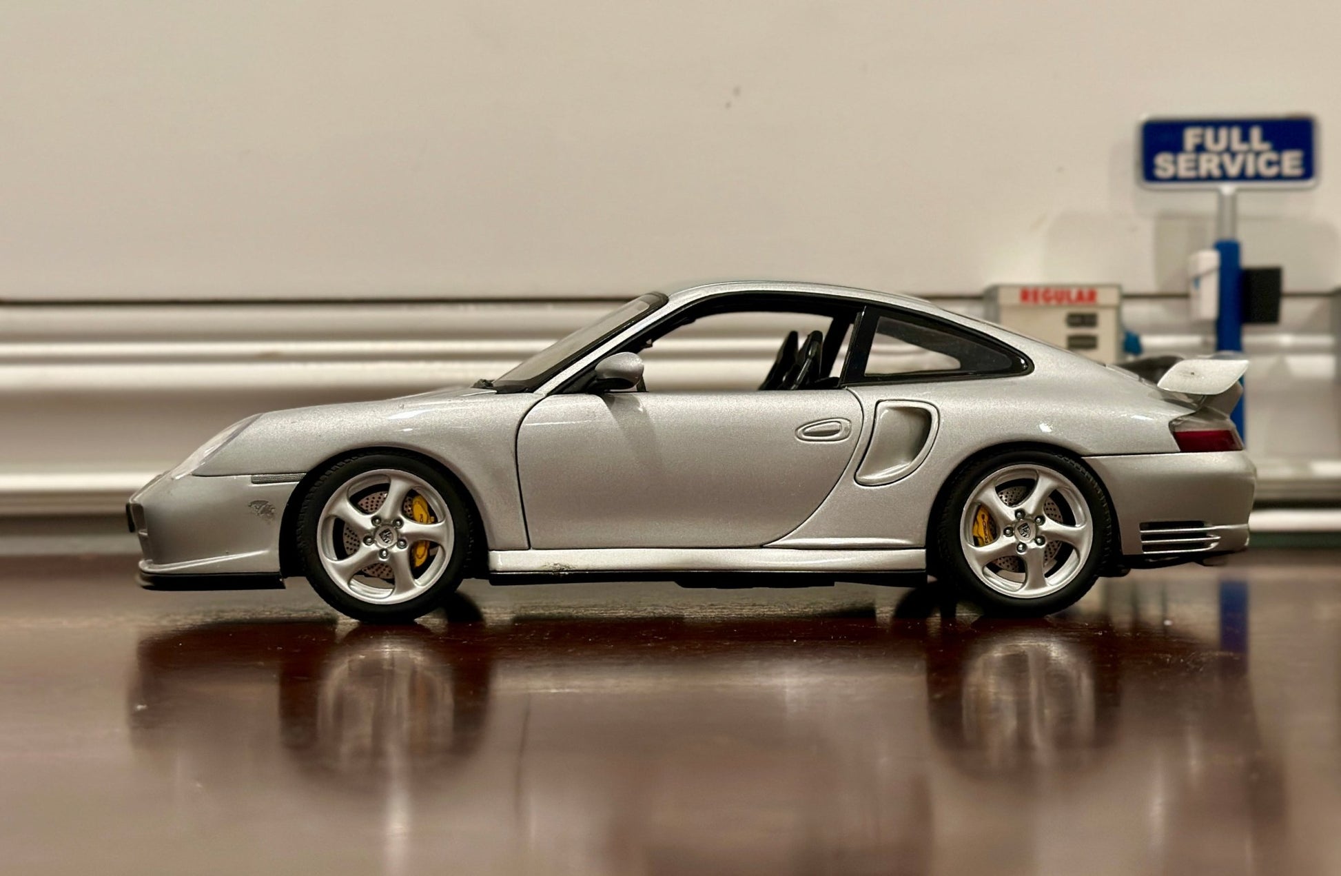 AUTOart Porsche 996 GT2 1/18 Scale Diecast Model Car - Product Image