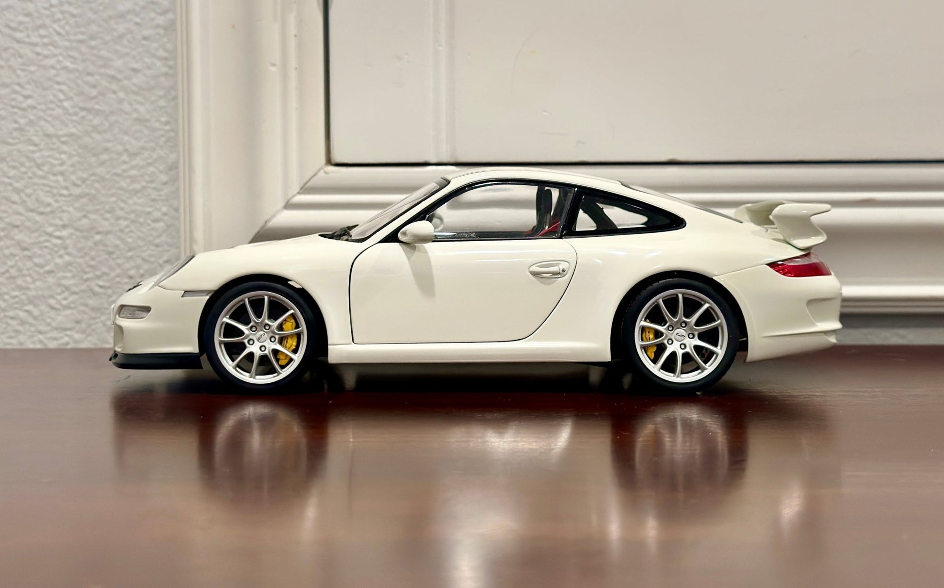 AUTOart Porsche 997 GT3 White 1/18 Scale Diecast Model Car - Product Image