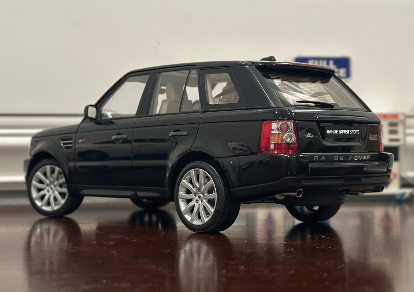 AUTOart Range Rover Sport Black 1/18 Scale Diecast Model Car - Product Image