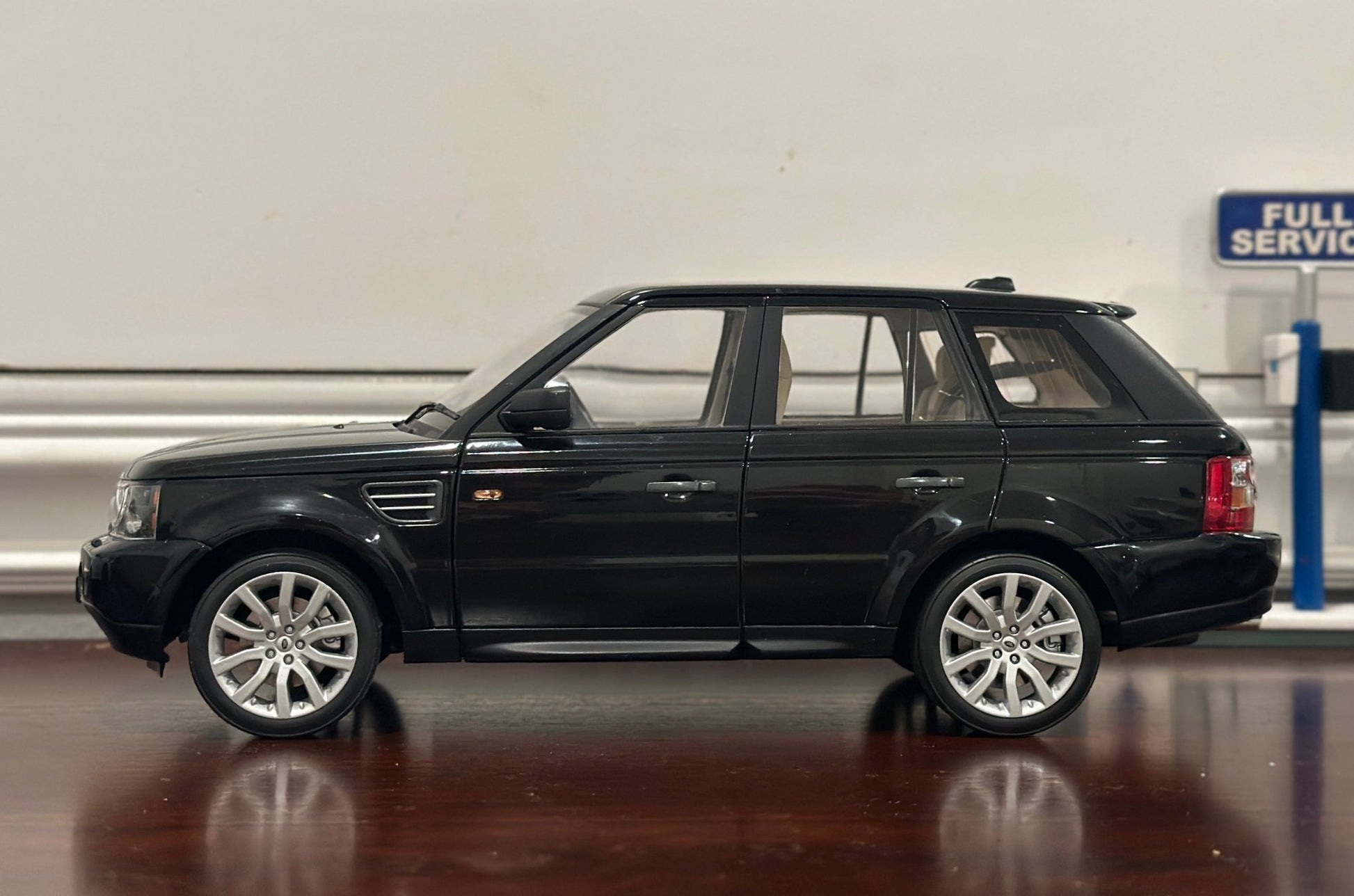 AUTOart Range Rover Sport Black 1/18 Scale Diecast Model Car - Product Image