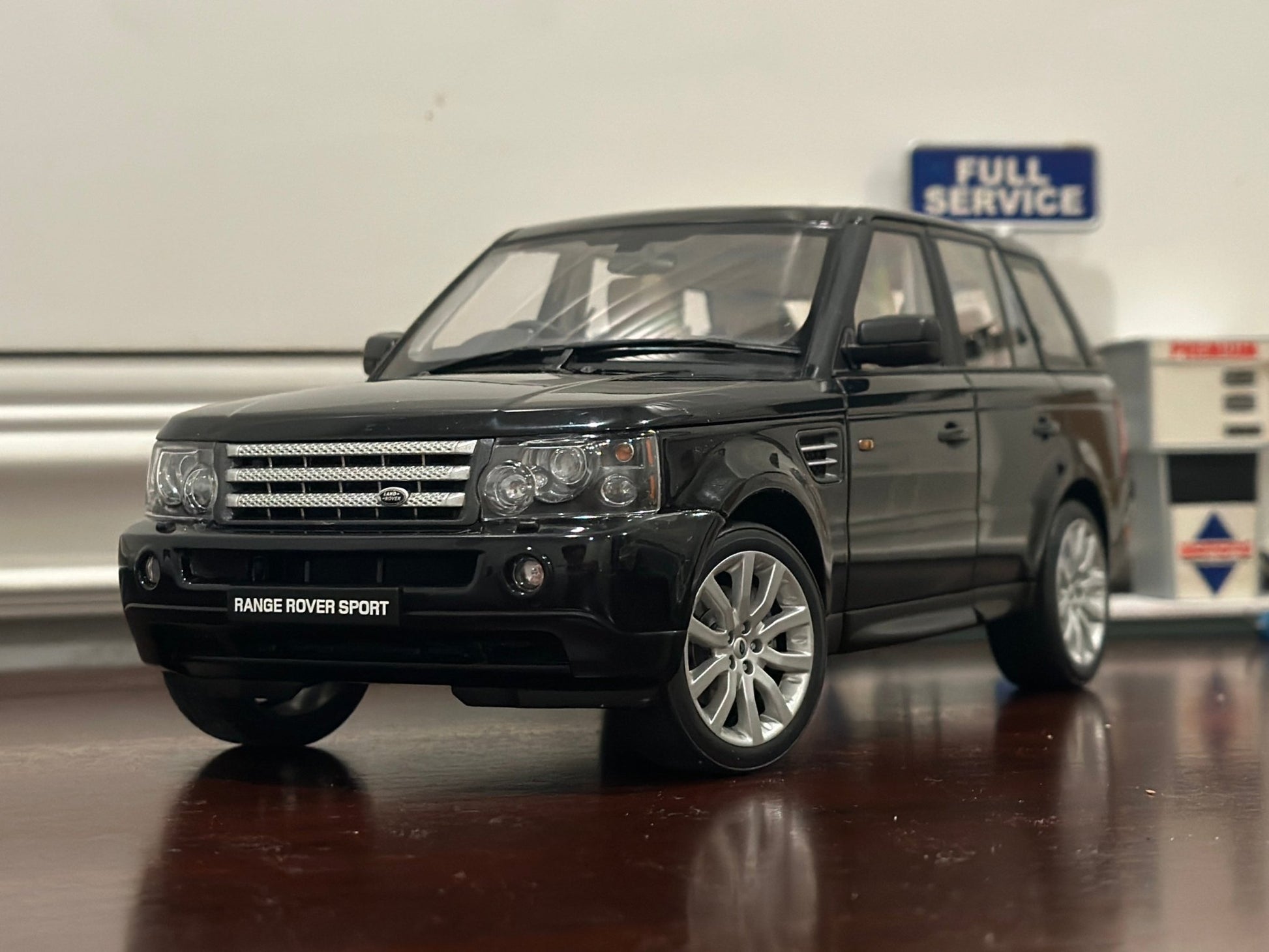 AUTOart Range Rover Sport Black 1/18 Scale Diecast Model Car - Product Image