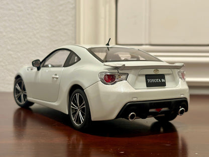 AUTOart Toyota GT86 White 1/18 Scale Diecast Model Car - Product Image