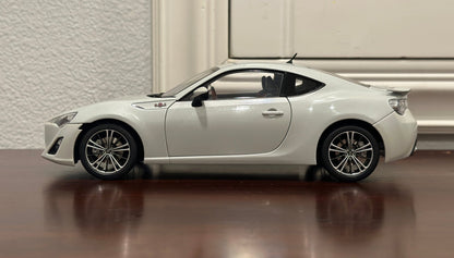 AUTOart Toyota GT86 White 1/18 Scale Diecast Model Car - Product Image