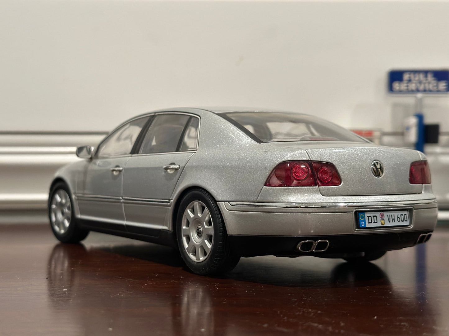 AUTOart Volkswagen Phaeton Silver 1/18 Scale Diecast Model Car - Product Image