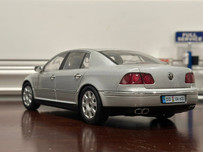 AUTOart Volkswagen Phaeton Silver 1/18 Scale Diecast Model Car - Product Image