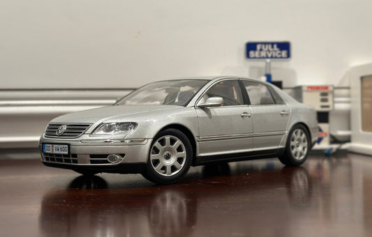AUTOart Volkswagen Phaeton Silver 1/18 Scale Diecast Model Car - Product Image