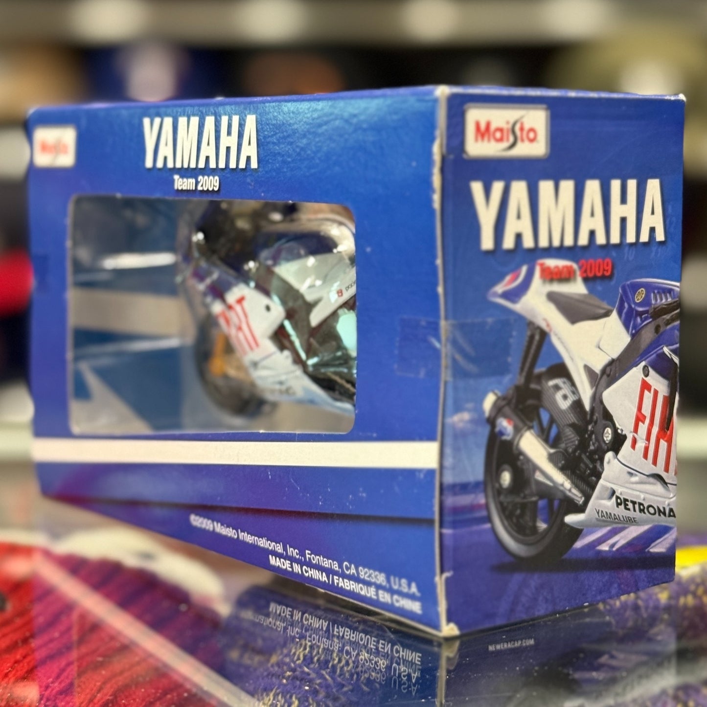 1/18 Yamaha Maisto Racing Motorcycle White/Blue | Rare