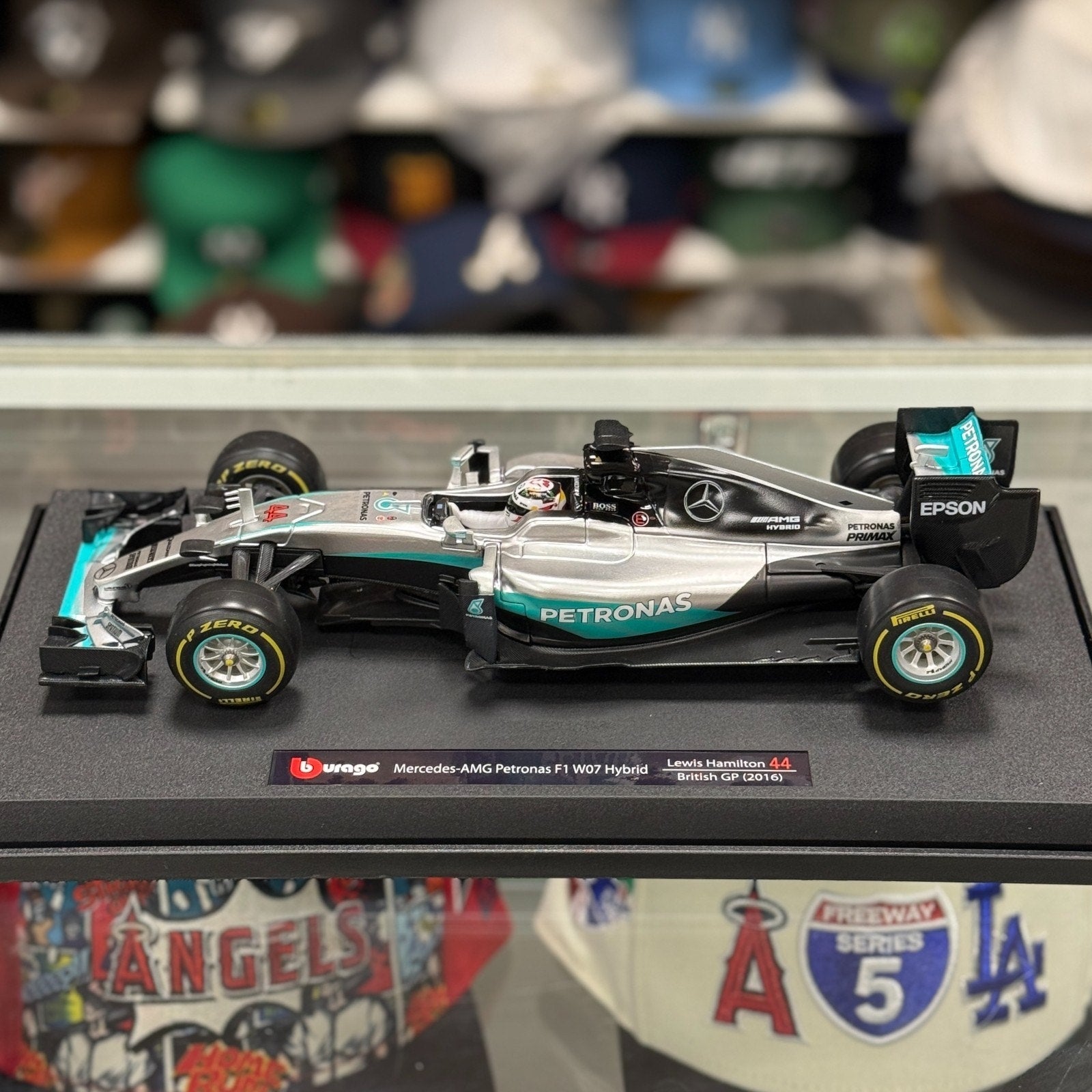 Bburago 1/18 Mercedes Benz AMG Petronas F1 FW07 Lewis Hamilton British GP | New - Product Image