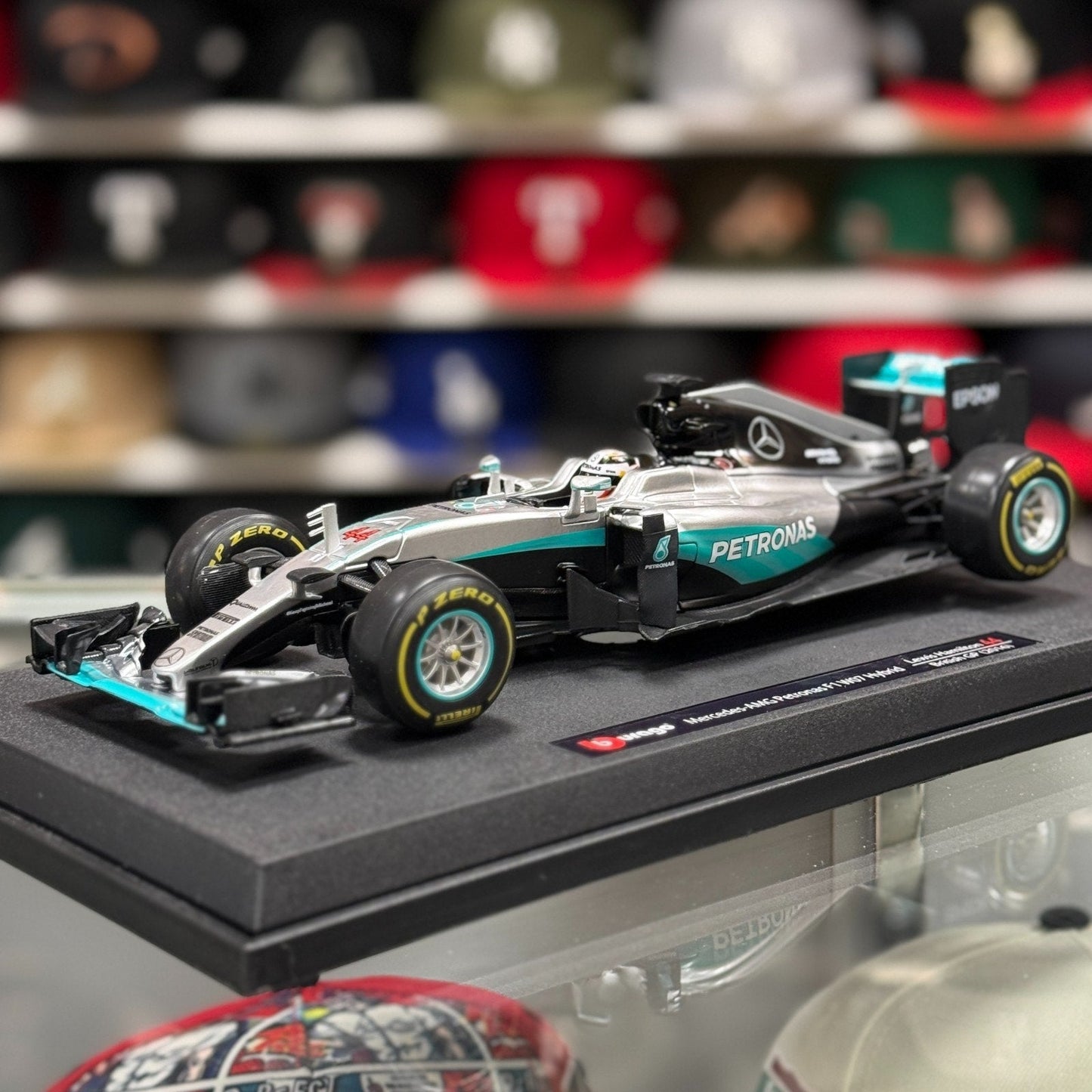 Bburago 1/18 Mercedes Benz AMG Petronas F1 FW07 Lewis Hamilton British GP | New - Product Image