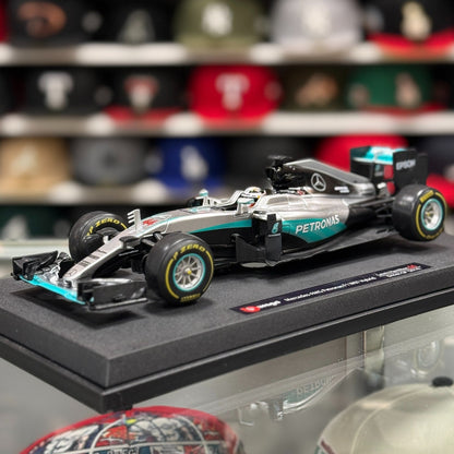 Bburago 1/18 Mercedes Benz AMG Petronas F1 FW07 Lewis Hamilton British GP | New - Product Image