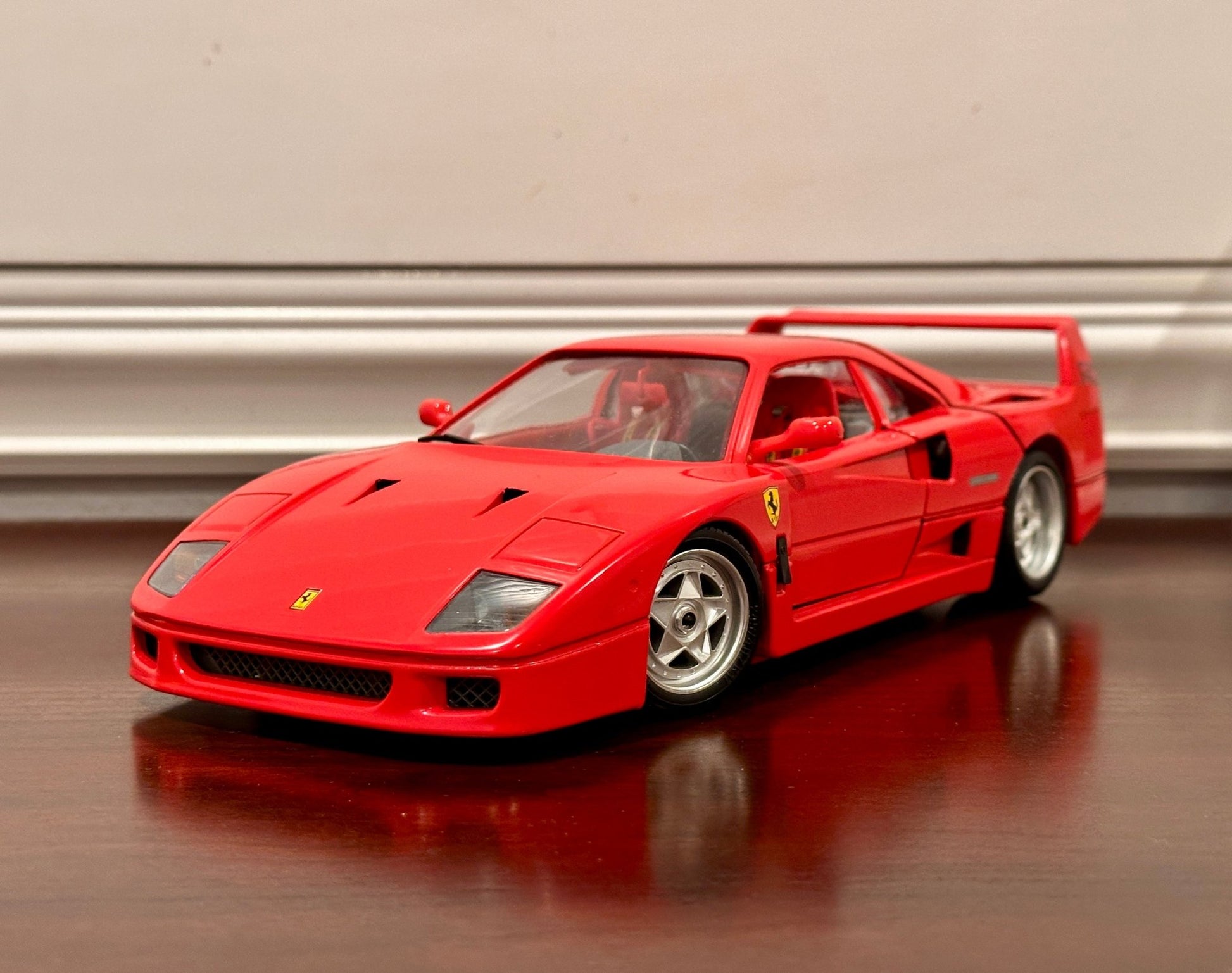 Bburago Ferrari F40 Red 1/18 Scale Diecast Model Car | New - Product Image