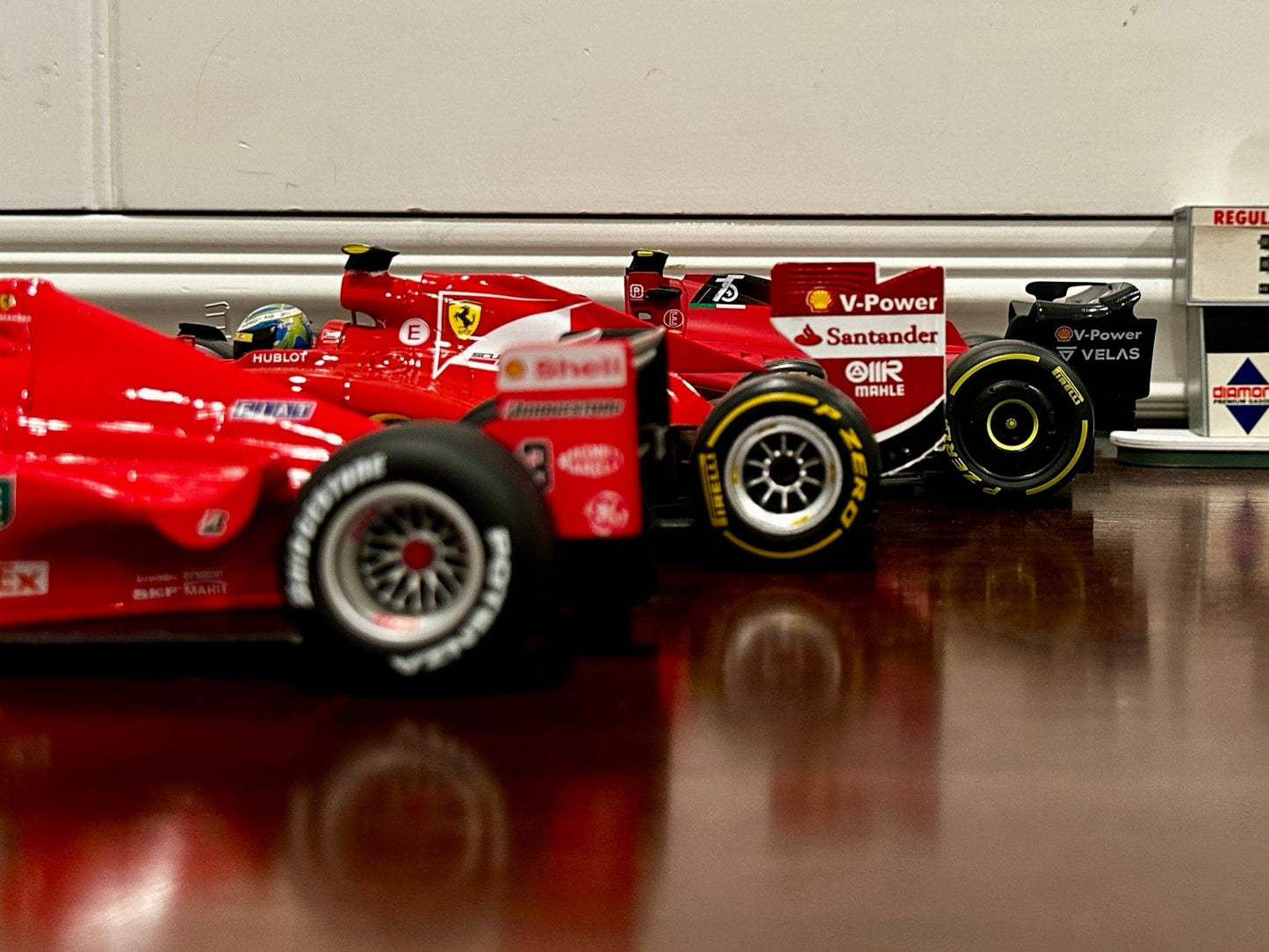 Bburago Ferrari Formula 1 'Carlos Sainz' 1/18 Scale Diecast Model F1 Car | New - Product Image