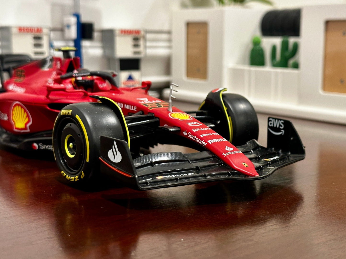 Bburago Ferrari Formula 1 'Carlos Sainz' 1/18 Scale Diecast Model F1 Car | New - Product Image