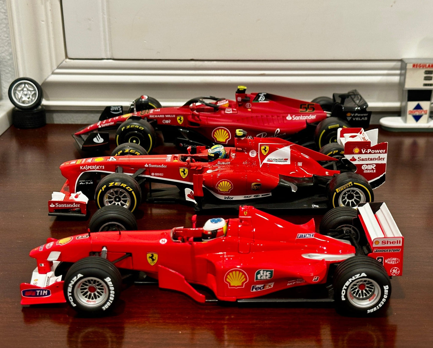 Bburago Ferrari Formula 1 'Carlos Sainz' 1/18 Scale Diecast Model F1 Car | New - Product Image