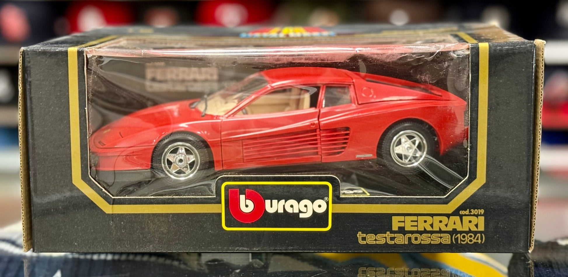 Bburago Ferrari Testarossa Red 1/18 Scale Diecast Model Car | New - Product Image