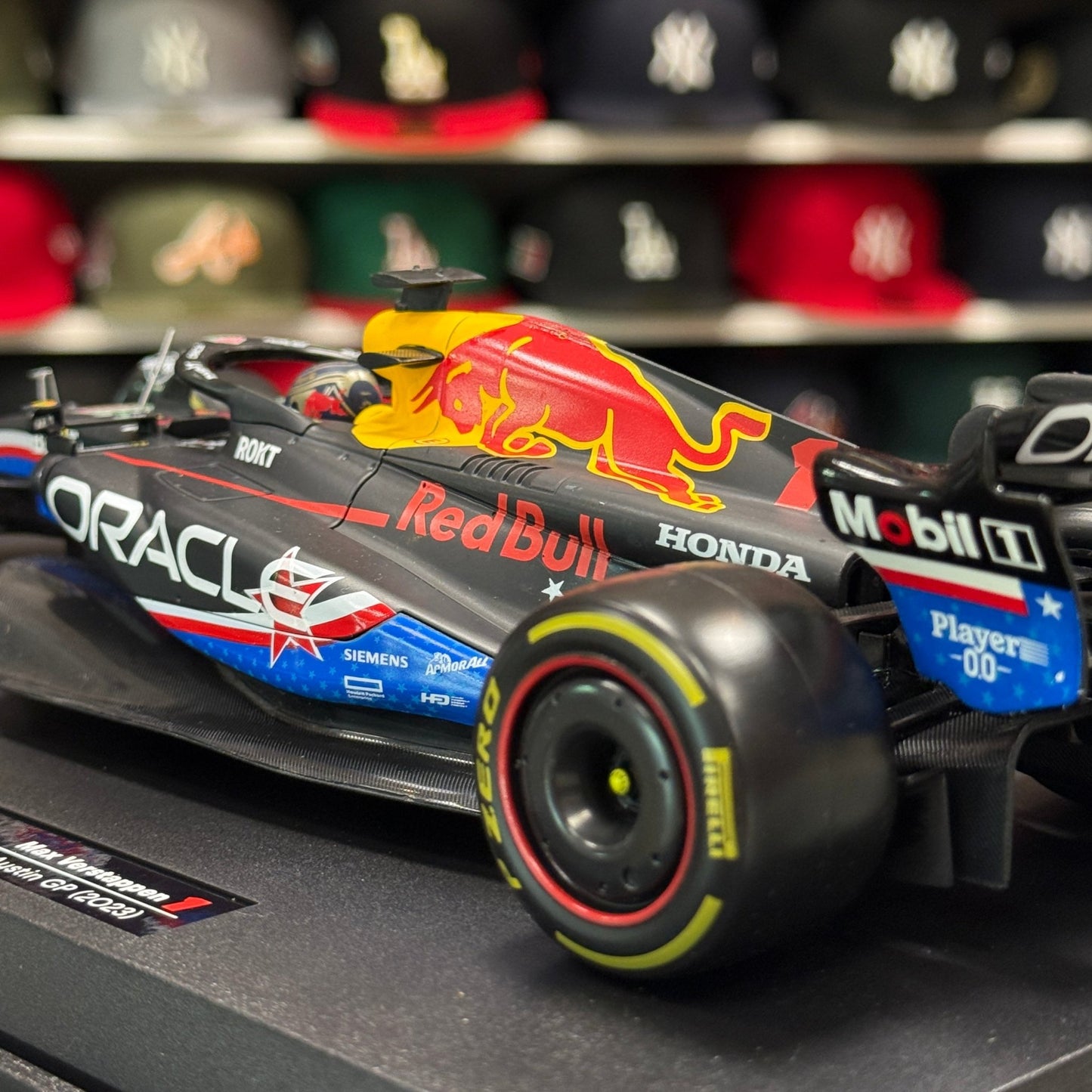 Bburago Red Bull Formula 1 F1 'Max Verstappen - Austin GP' 1/18 Scale Model F1 Car | New - Product Image