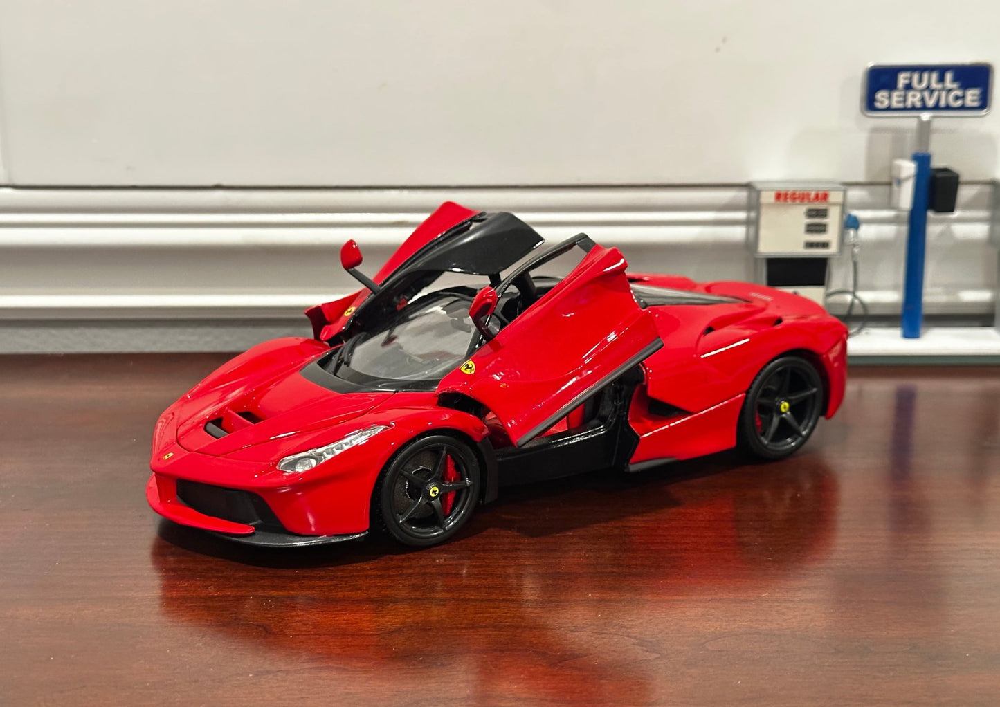 Bburago Signature Ferrari Laferrari Red/Black 1/18 Scale Diecast Model Car | New - Product Image