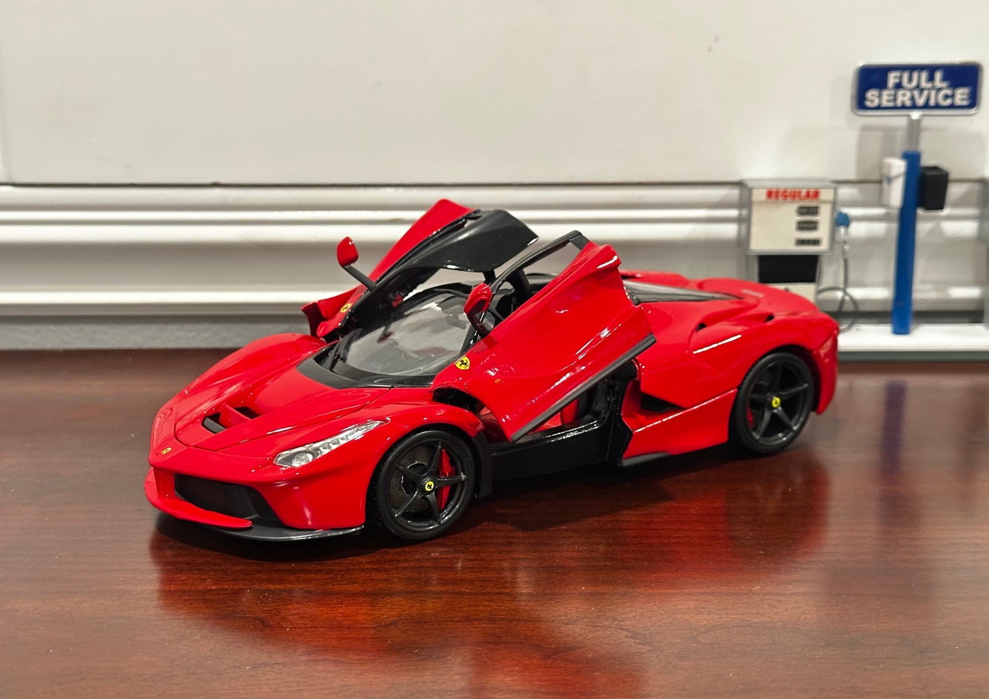 Bburago Signature Ferrari Laferrari Red/Black 1/18 Scale Diecast Model Car | New - Product Image
