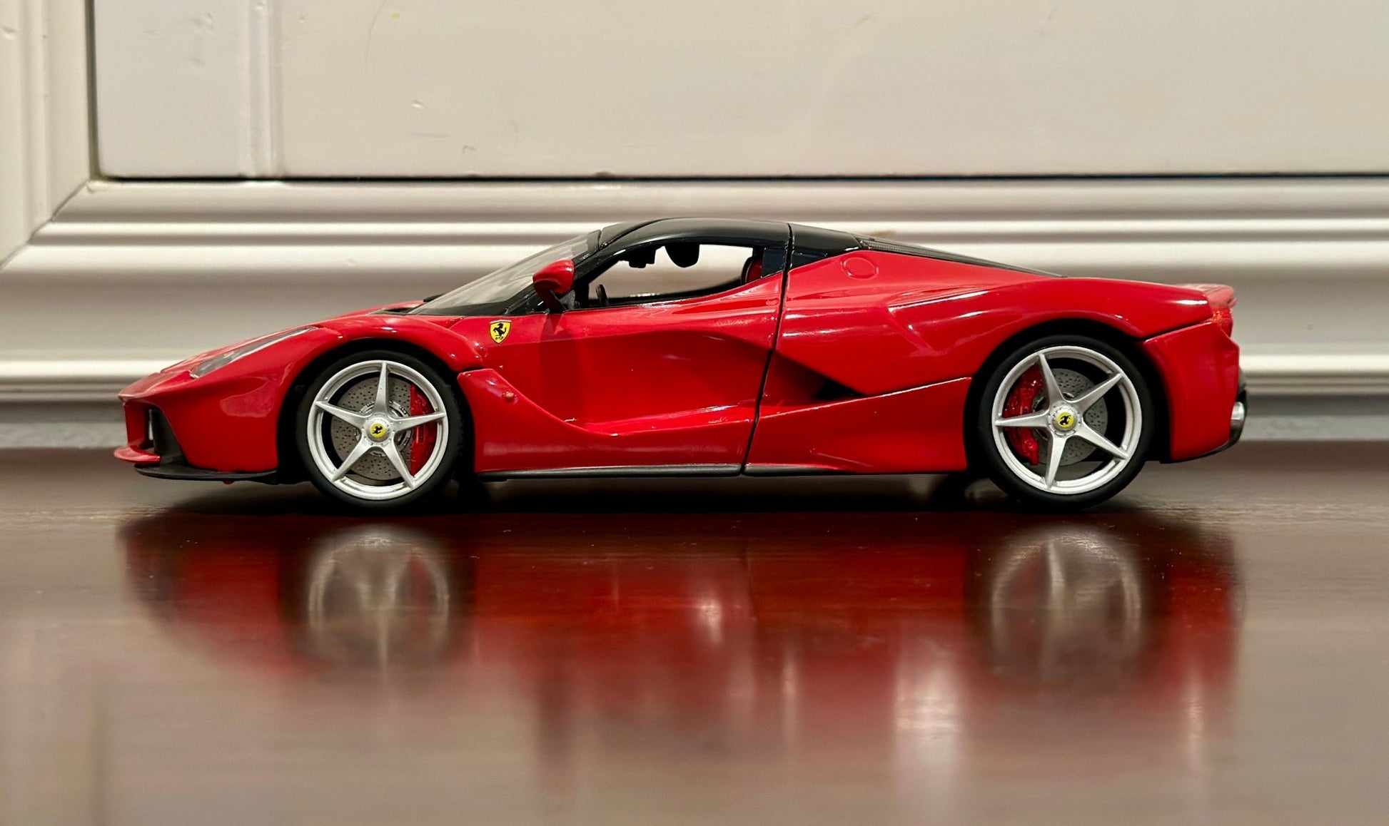 Bburago Signature Ferrari LaFerrari Red/Black 1/18 Scale Diecast Model Car | New - Product Image