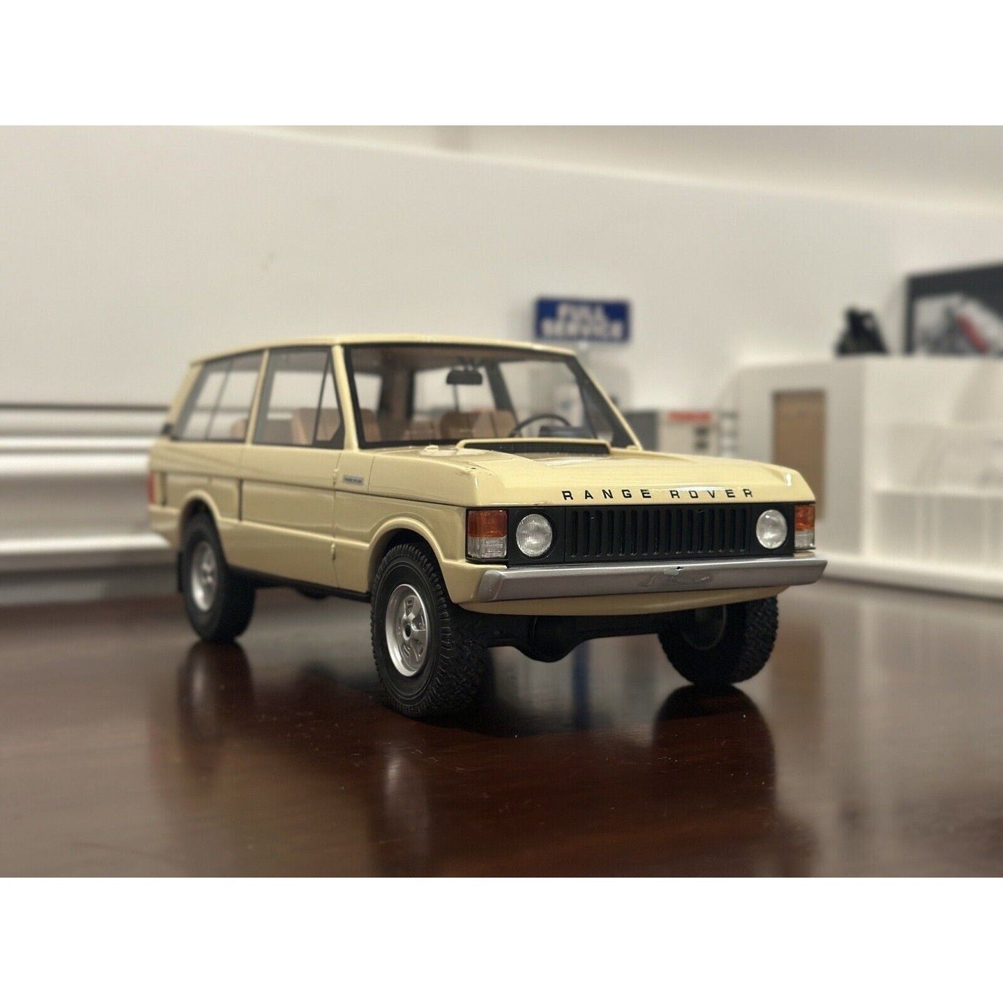 BOS 1970 Land Rover Range Rover 'Suffix-A' Beige Best of Show 1/18 Scale Diecast Model Car | Limited Edition - Product Image