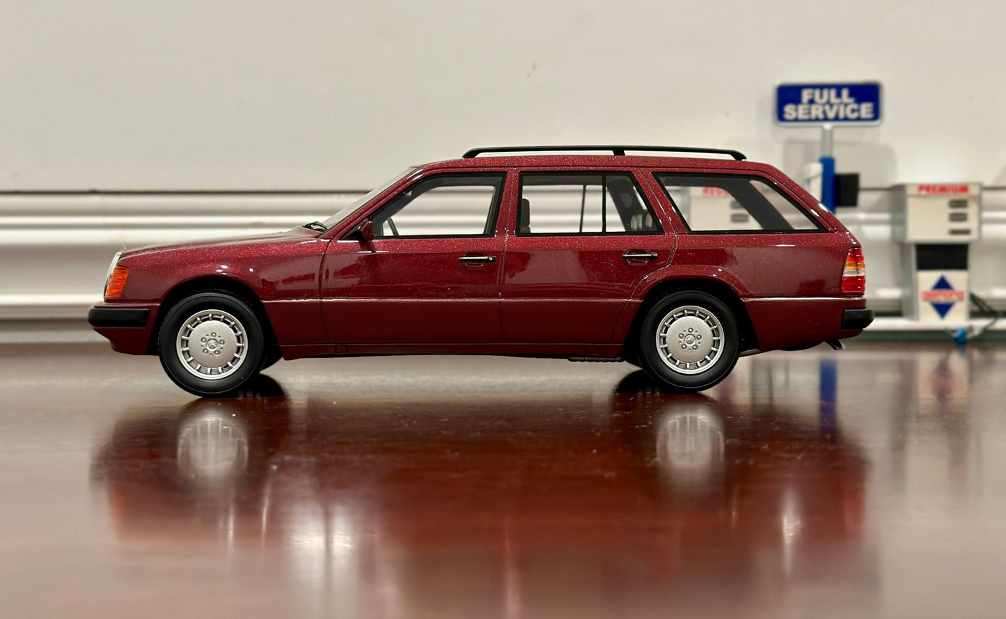 BOS Mercedes Benz E300 'TE S124' Wagon Maroon Best of Show 1/18 Scale Diecast Model Car | Limited Edition - Product Image