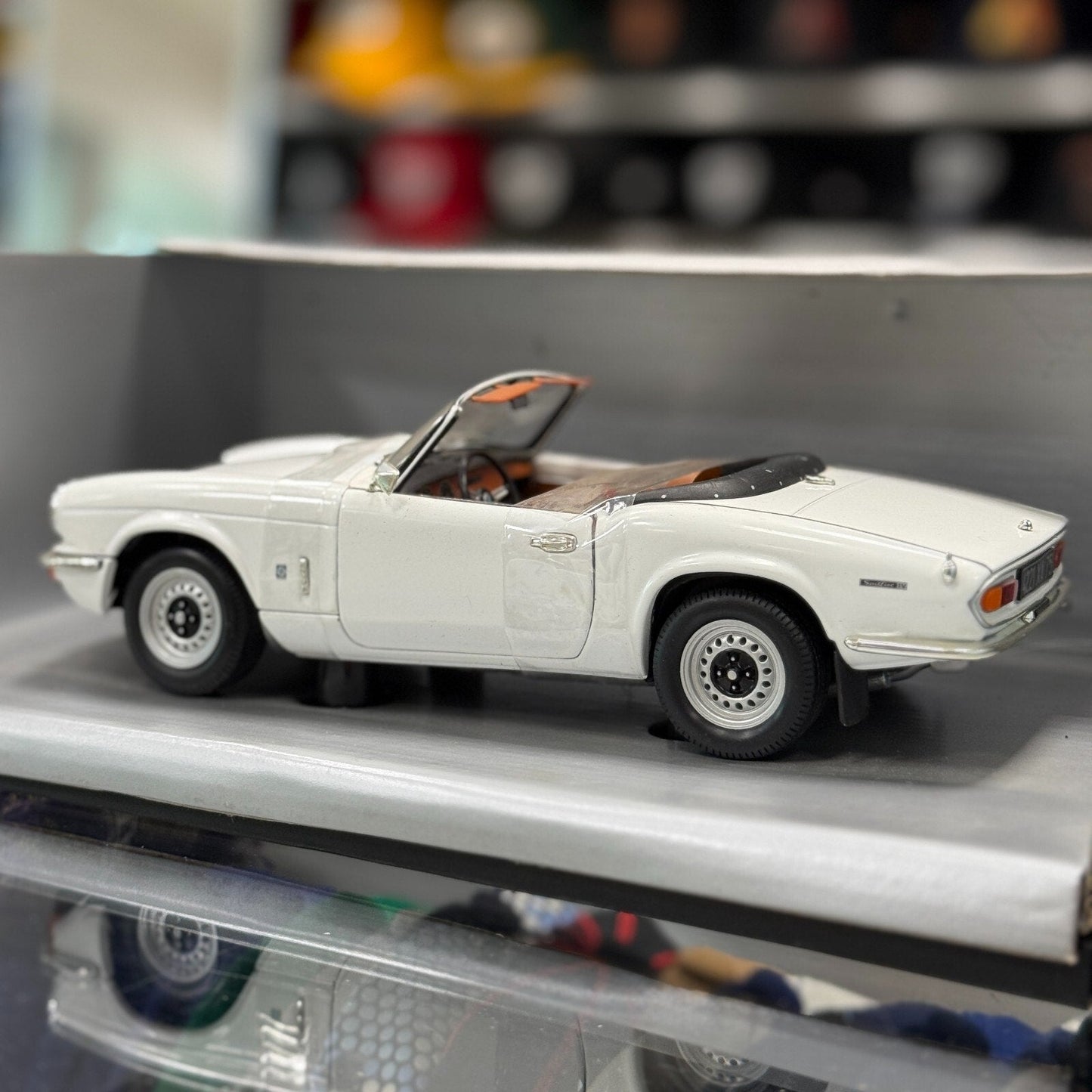 Chronos 1970 Triumph Spitfire Open Convertible White 1/18 Scale Diecast Model Car | New - Product Image