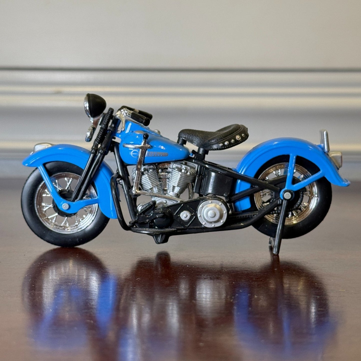 1:18 Maisto Harley Davidson Road King Light Blue Diecast Model Motorcycle