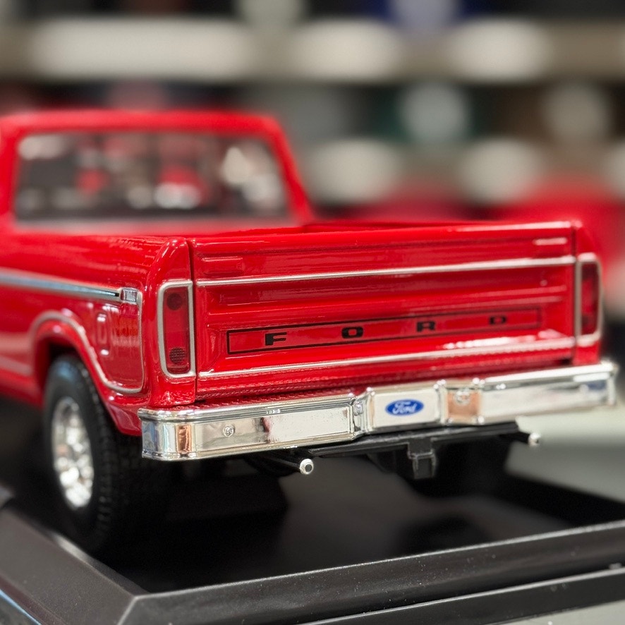 1:18 1979 Ford F-150 Ranger Pickup Truck Red Diecast Model Truck