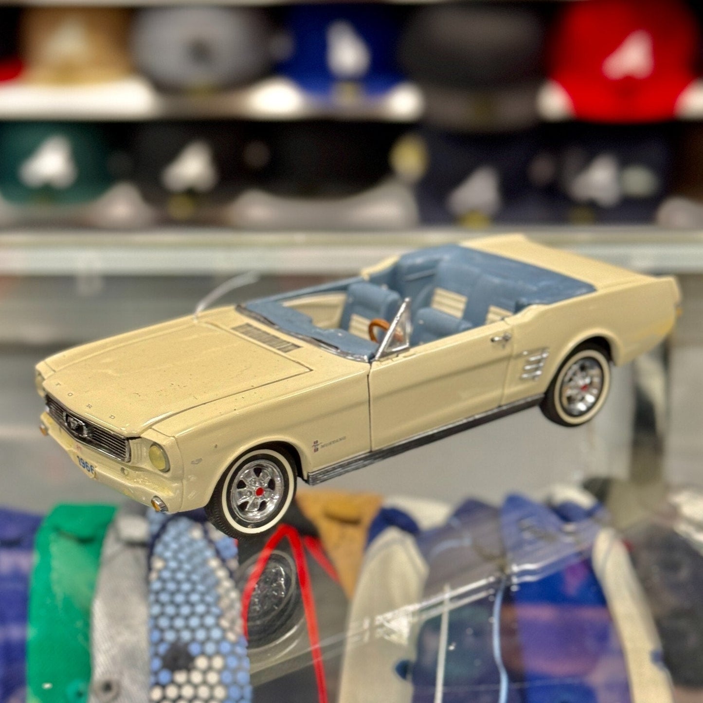 Danbury Mint 1966 Ford Mustang Convertible White 1/24 Scale Diecast Model Car - Product Image