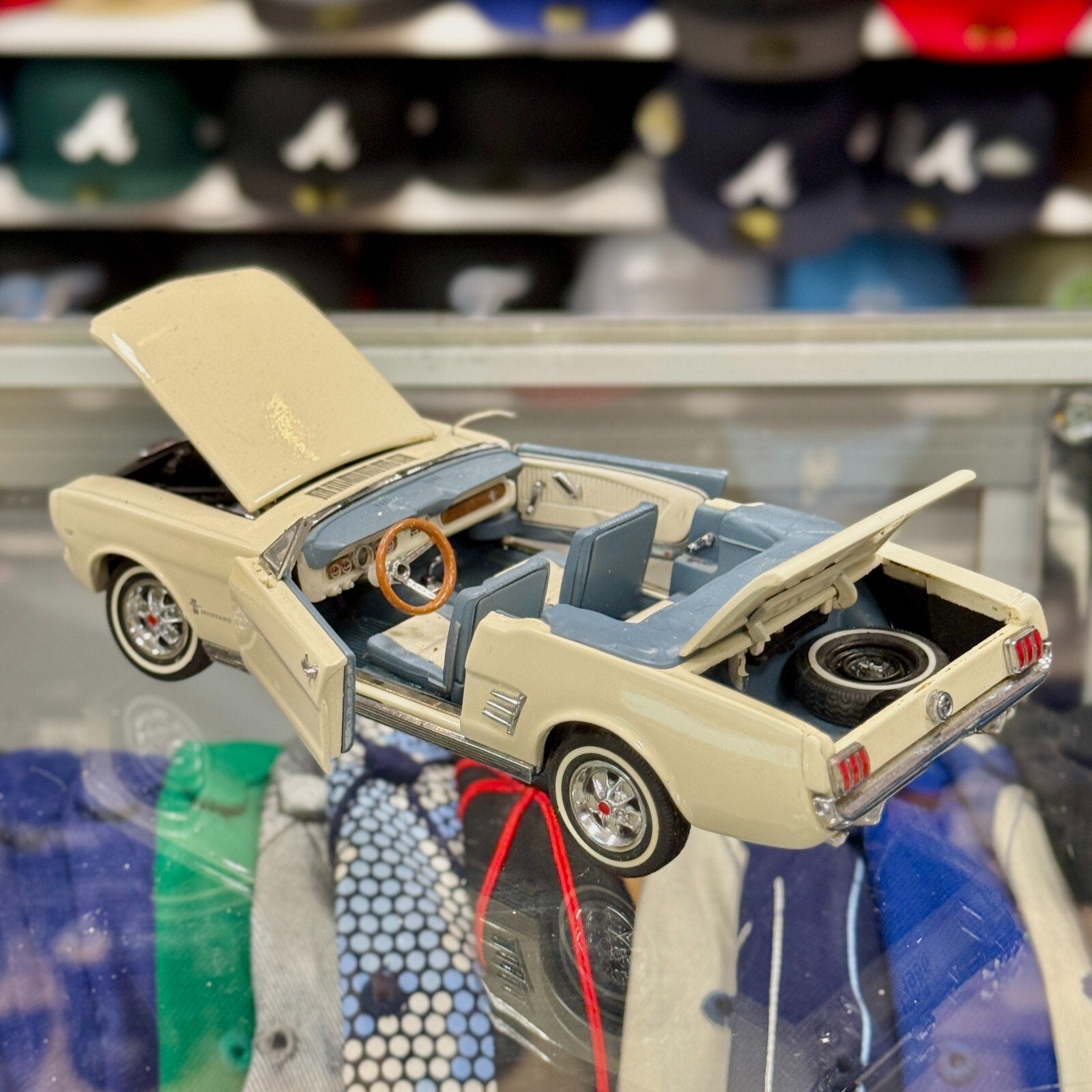Danbury Mint 1966 Ford Mustang Convertible White 1/24 Scale Diecast Model Car - Product Image
