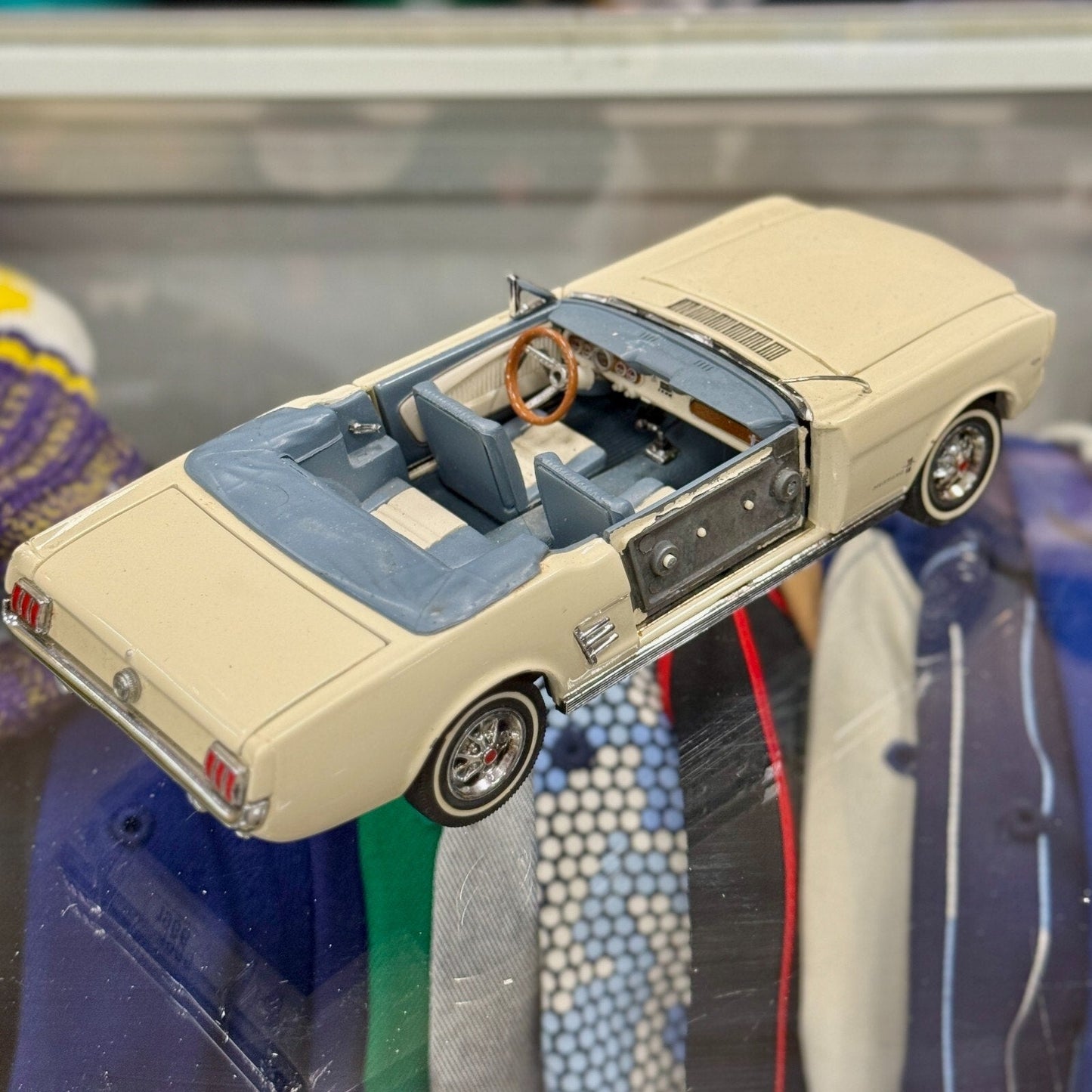 Danbury Mint 1966 Ford Mustang Convertible White 1/24 Scale Diecast Model Car - Product Image