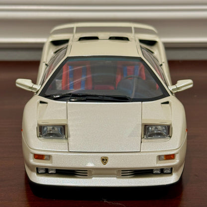 1/18 Lamborghini Diablo Jota SE30 AUTOart | Balloon White - Red Interior