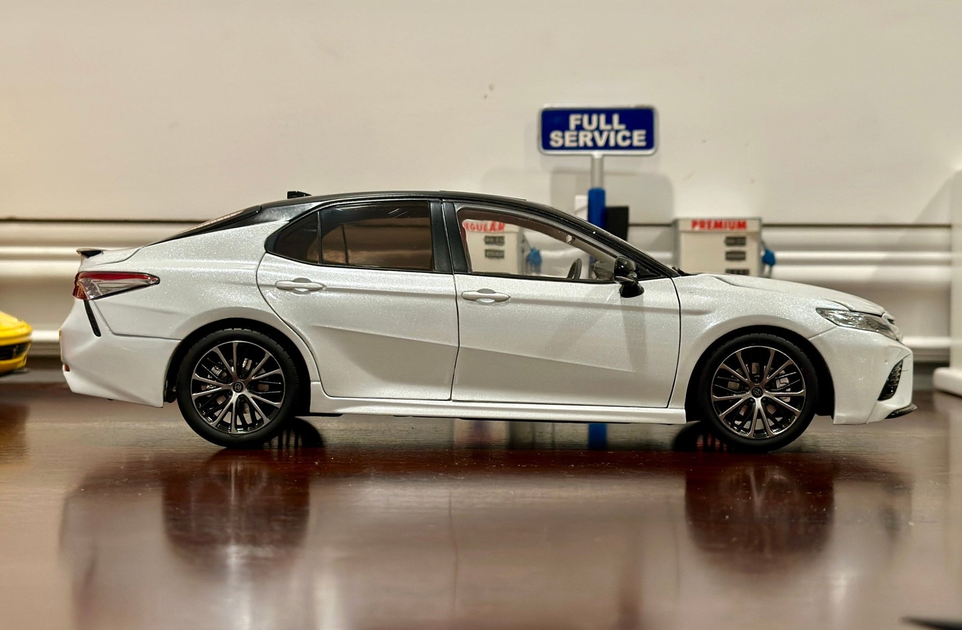 Dealer Edition 2020 Toyota Camry XSE 1/18 Scale Diecast Model Car - Product Image
