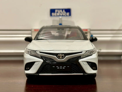 Dealer Edition 2020 Toyota Camry XSE 1/18 Scale Diecast Model Car - Product Image