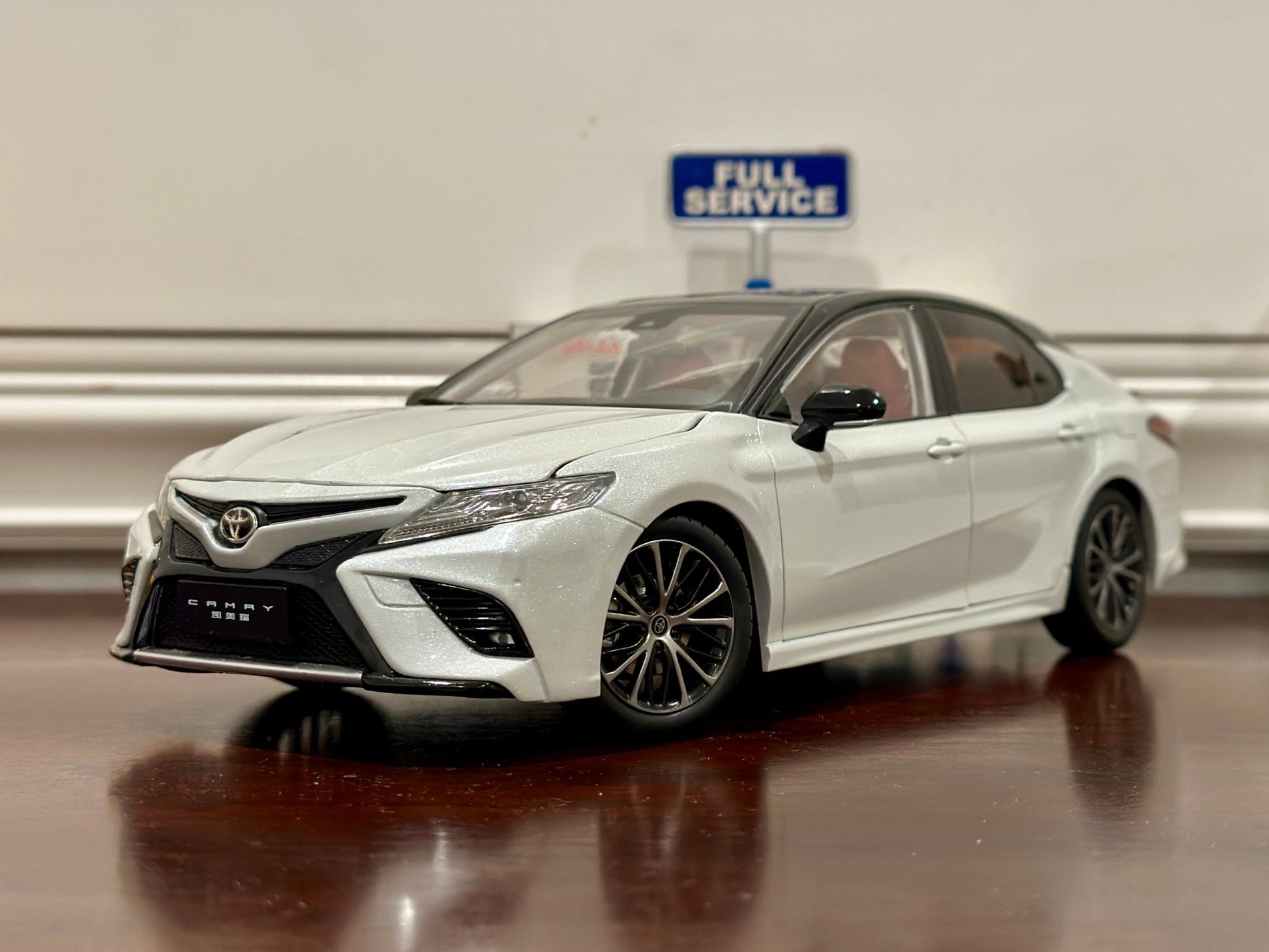 Dealer Edition 2020 Toyota Camry XSE 1/18 Scale Diecast Model Car - Product Image