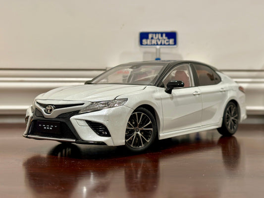 Dealer Edition 2020 Toyota Camry XSE 1/18 Scale Diecast Model Car - Product Image