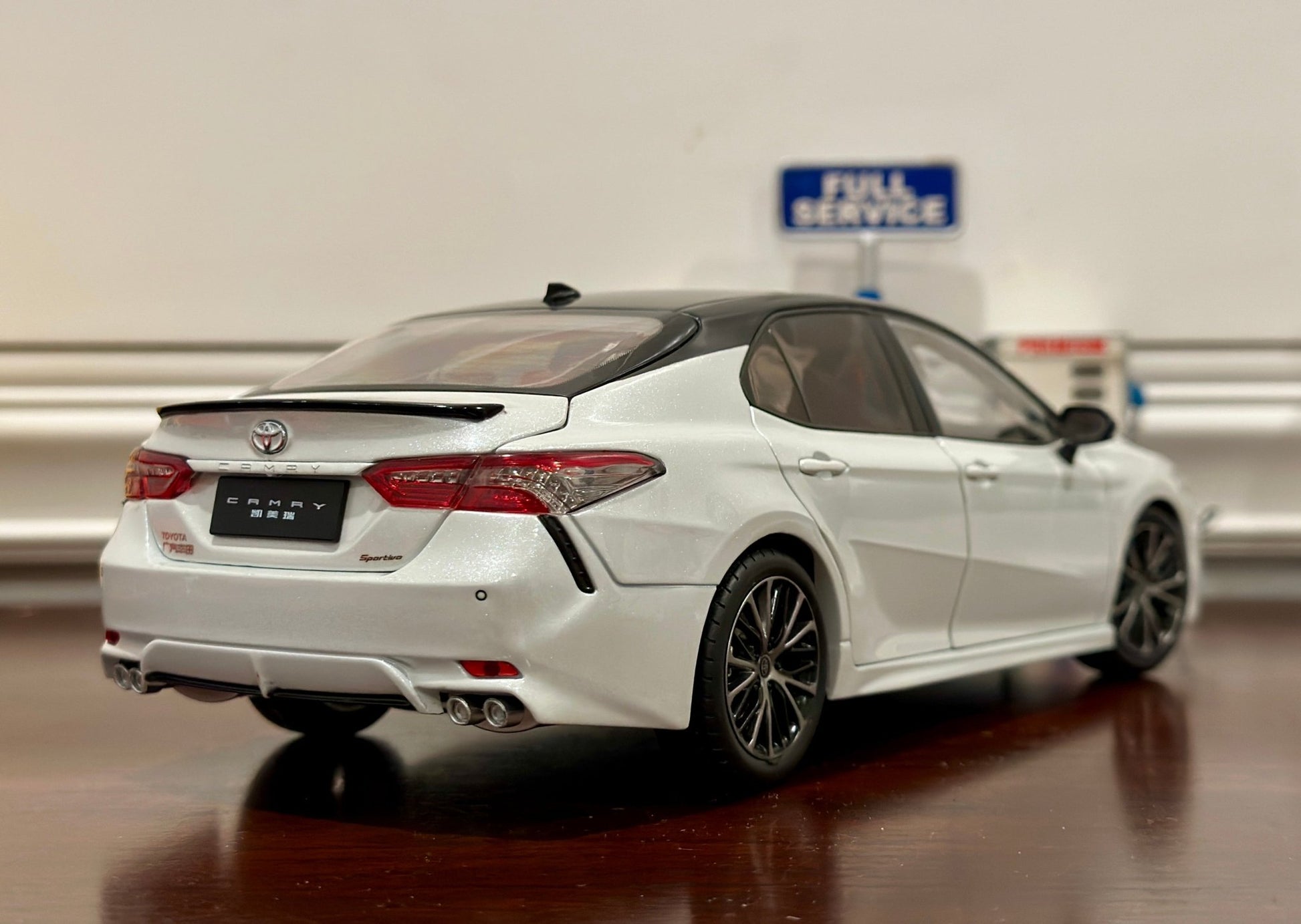 Dealer Edition 2020 Toyota Camry XSE 1/18 Scale Diecast Model Car - Product Image