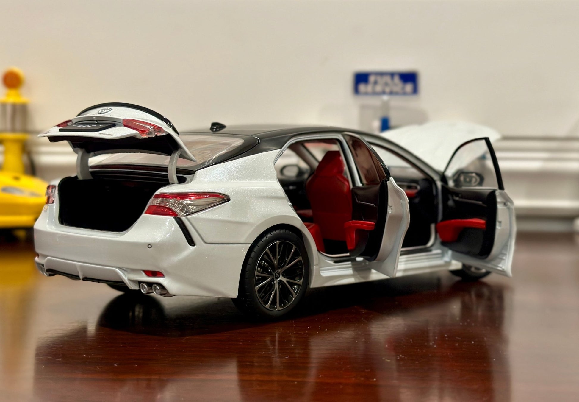 Dealer Edition 2020 Toyota Camry XSE 1/18 Scale Diecast Model Car - Product Image