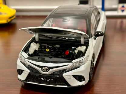 Dealer Edition 2020 Toyota Camry XSE 1/18 Scale Diecast Model Car - Product Image
