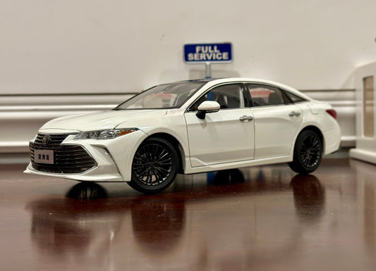 Dealer Edition 2021 Toyota Avalon 1/18 Scale Diecast Model Car - Product Image