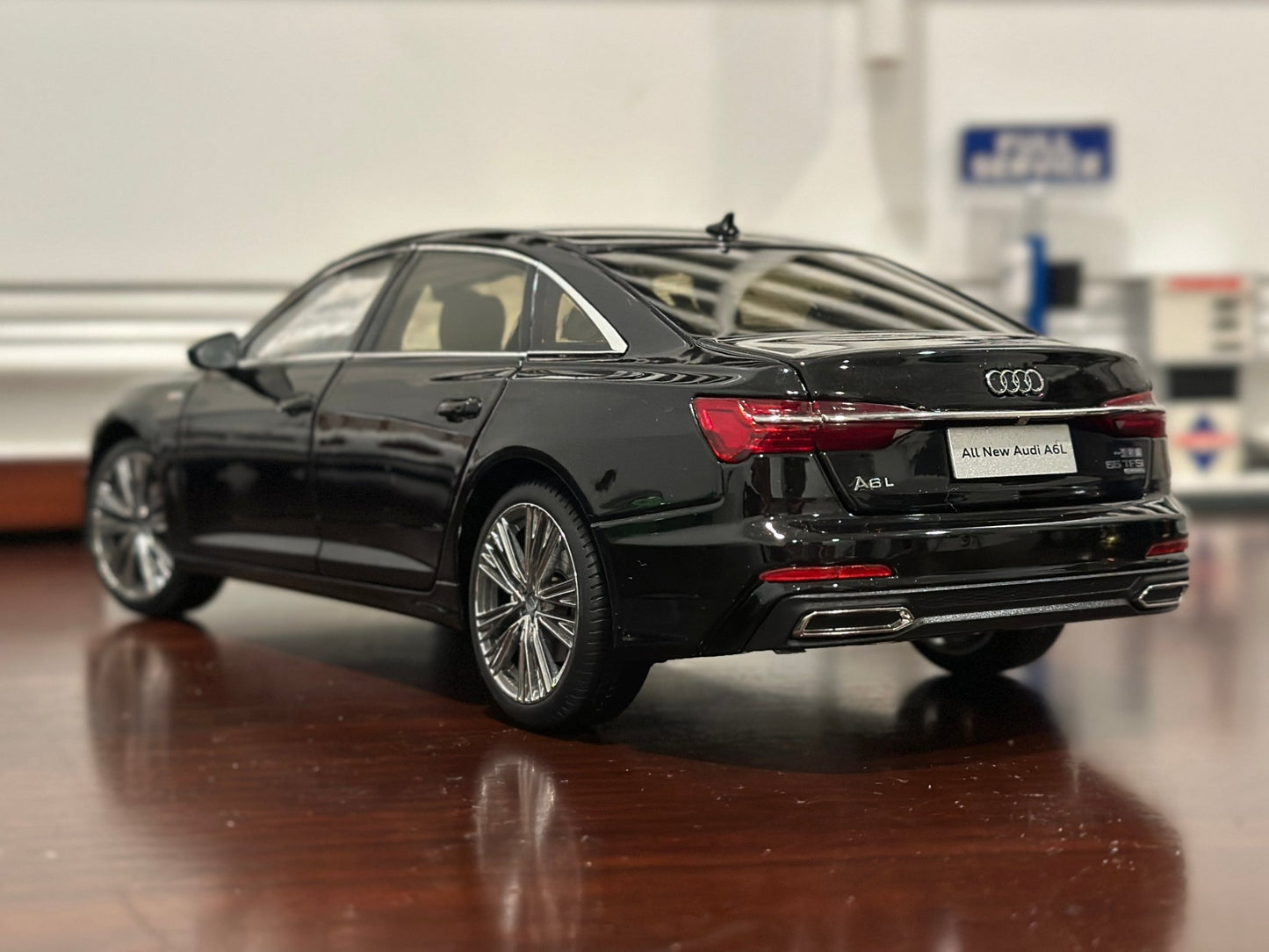Dealer Edition Audi A6L Black 1/18 Scale Diecast Model Car - Product Image