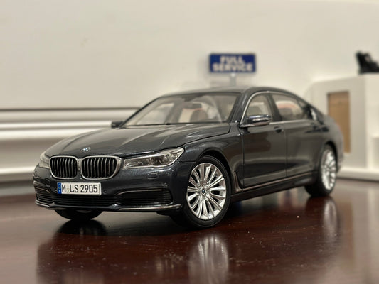 Dealer Edition BMW 7-Series 750Li Gray 1/18 Scale Diecast Model Car - Product Image