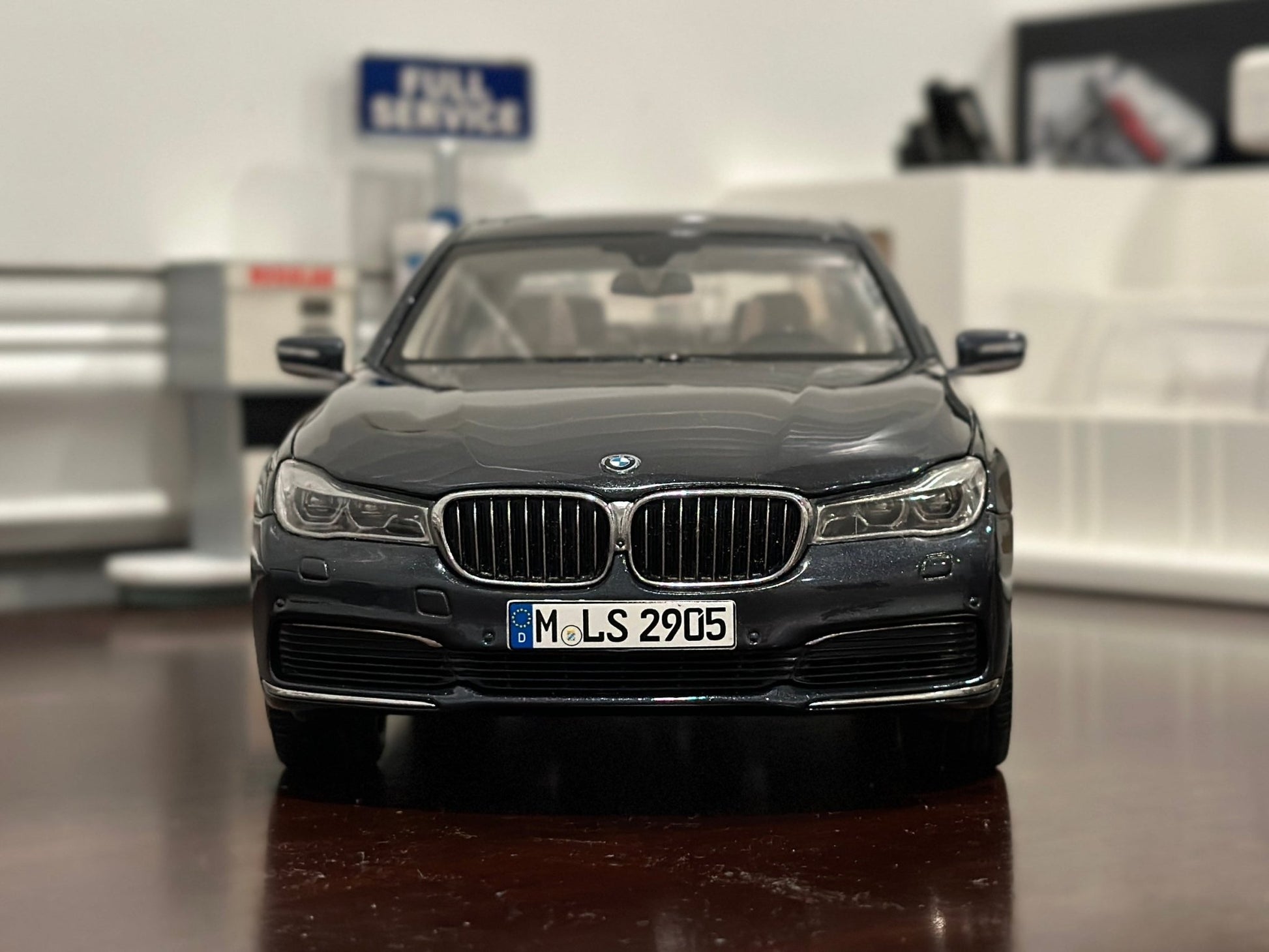Dealer Edition BMW 7-Series 750Li Gray 1/18 Scale Diecast Model Car - Product Image