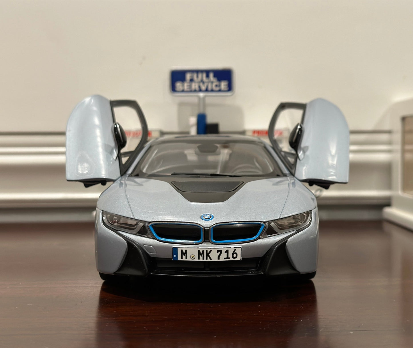 Dealer Edition BMW i8 Coupe Silver 1/18 Scale Diecast Model Car - Product Image