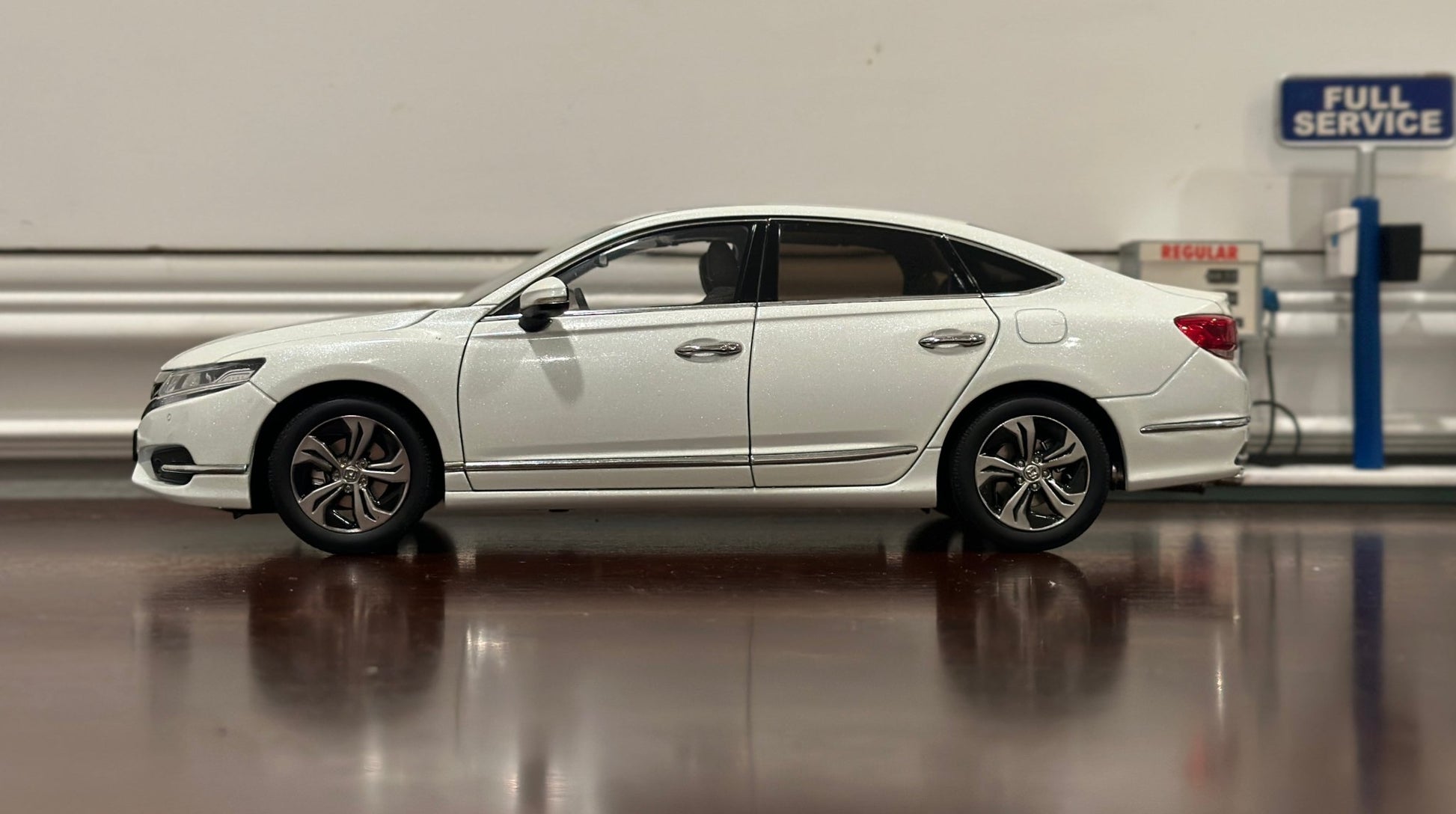 Dealer Edition Honda Accord Sport White 1/18 Scale Diecast Model Car - Product Image