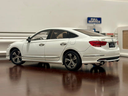 Dealer Edition Honda Accord Sport White 1/18 Scale Diecast Model Car - Product Image
